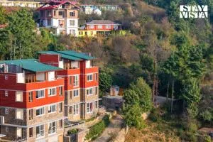 StayVista at Grove - Elysium Estate with Hill View, Lawn - Chāba