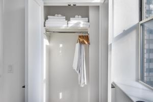 FiDi 1BR w Gym Lounge Complete Gym NYC-500