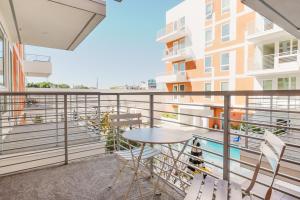 Blueground Brentwood pool gym near metro LAX-1285