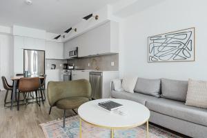 Blueground Brentwood pool gym near metro LAX-1285