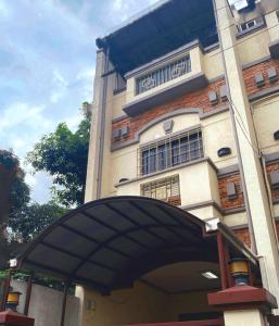 MUJI TOWNHOUSE SUITE in Central Makati BILLIARDS, KTV