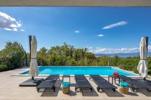 Villa LUXOR with heated pool