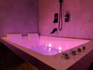 SERENITY Suite - Love room Bonheur