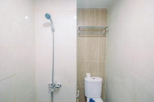 Cozy and Minimalist Studio Apartment at Grand Dhika City By Travelio