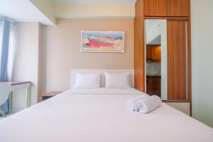 Cozy and Minimalist Studio Apartment at Grand Dhika City By Travelio