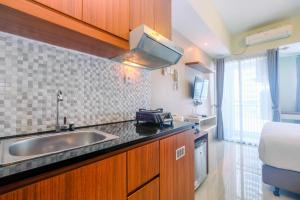 Cozy and Minimalist Studio Apartment at Grand Dhika City By Travelio