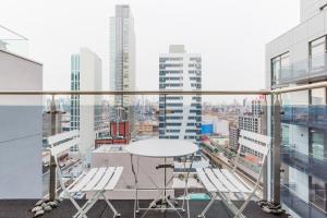 Blueground LIC gym balcony nr MoMA PS1 NYC-1659