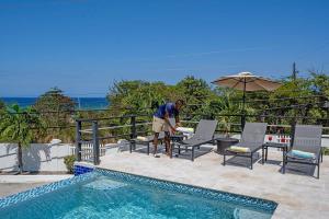 Hospitality Expert CBPool Beach