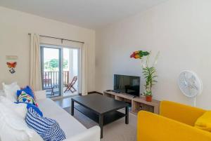 Hospitality Expert CBPool Beach