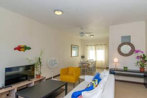 Hospitality Expert CBPool Beach