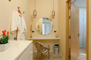 4bdr Modern Villa Signature by CapitalPro