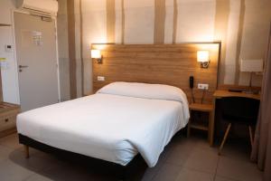 Hotels Hotel de la gare : Chambre Triple