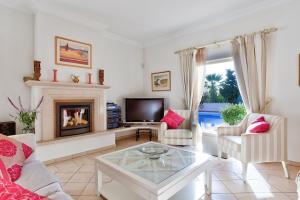 Casa Marta - Great 3 bedroom villa with sea views!