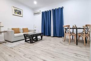 Wishart 1Bed 1Bath Tiny, Quiet House w Parking M15