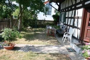 Gemütliches altes Fachwerkhaus mit Vorgarten