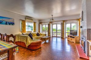 Villa Montenegro - Superbly Located Family Vila