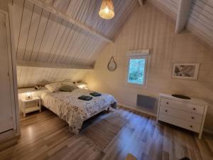 Appartements Les Chalets de SAUMUR, Piscine & Parc boise, 100m du CadreNoir : photos des chambres