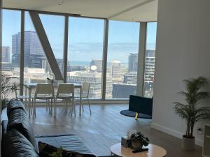 WSP harbour view flat with free parking
