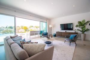 Casa da Lua - Luxury 4-Bedroom Villa with Pool