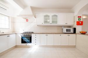 Casa Filipa Lower Floor - Charming 3-Bedroom Villa with Heated Pool