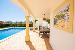 Casa Filipa Lower Floor - Charming 3-Bedroom Villa with Heated Pool