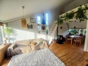 Chalet with sauna close to the sea