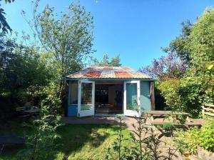 Chalet with sauna close to the sea