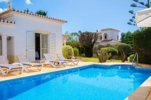 Villa La Pausa - Serene 3-Bedroom Retreat with Heated Pool