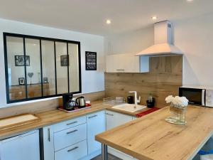 AwayDays Minimal Apartment with Incredible Views