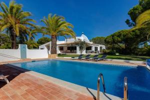 Villa Barlavento - Stunning 4-Bedroom Villa with Tennis Court