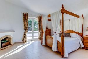 Villa Barlavento - Stunning 4-Bedroom Villa with Tennis Court