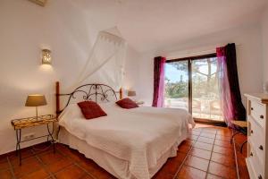 Villa Barlavento - Stunning 4-Bedroom Villa with Tennis Court