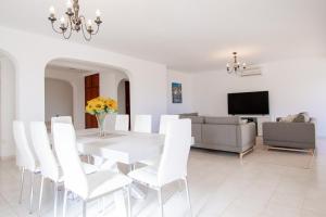 Casa Filipa Full house - Spacious Villa with Private Pool & Jacuzzi