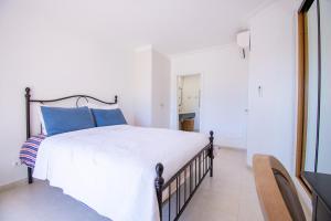 42 Presa do Moura - Elegant 2-Bedroom Townhouse