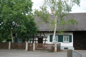 Gemütliches altes Fachwerkhaus mit Vorgarten