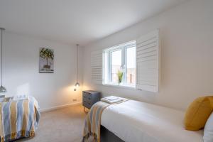Rolls Royce View - 2 Bed House Sleeps 6 near Goodwood, Witterings and Rolls Royce Factory