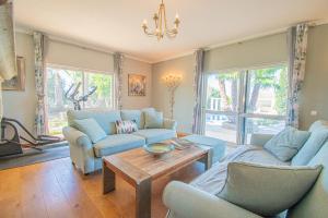 Yoba Horse Farm - Charming 3-Bedroom Farmhouse