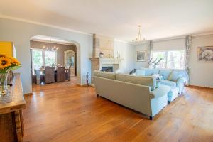 Yoba Horse Farm - Charming 3-Bedroom Farmhouse