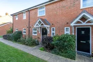 Rolls Royce View - 2 Bed House Sleeps 6 near Goodwood, Witterings and Rolls Royce Factory - Tangmere