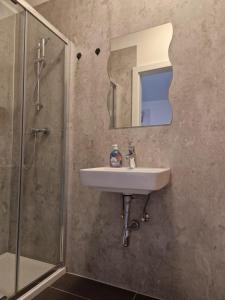 CARDA HAUS "Zimmer für entspannte Gäste - Einfach & Komfortabel"