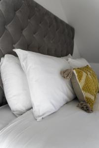 3 BDR House By Caledonia Luxe Stays Short Lets & Serviced Accommodation Airdrie