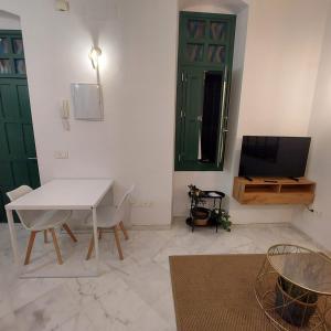 Modern and wide- 1Bd 1Bth- Triana