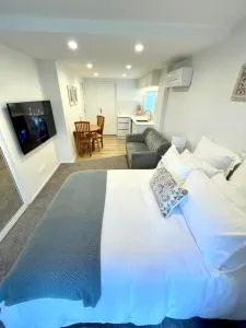 Moores Studio Retreat - Whitford