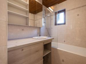 Appartement 3* proche pistes et commerces, Wi-Fi - FR-1-304-72