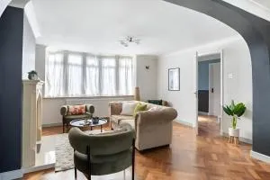 Seaview Symphony Opulent 4BR Haven for Big Groups - 伯青顿