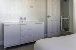 3 BDR House By Caledonia Luxe Stays Short Lets & Serviced Accommodation Airdrie