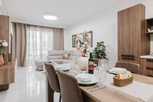 Seaberry Park 1BED NEW by Homely!