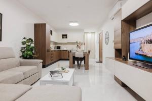 Seaberry Park 1BED NEW by Homely!