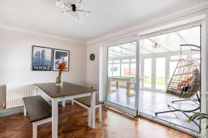 Seaview Symphony Opulent 4BR Haven for Big Groups