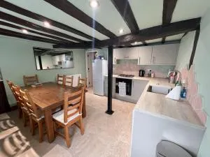 The Old Warwick House - Warwick